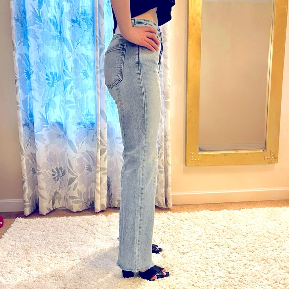 Aritzia Denim Forum 'The Arlo High Rise Straight'. Size 26. Like New. - Picture 5 of 14
